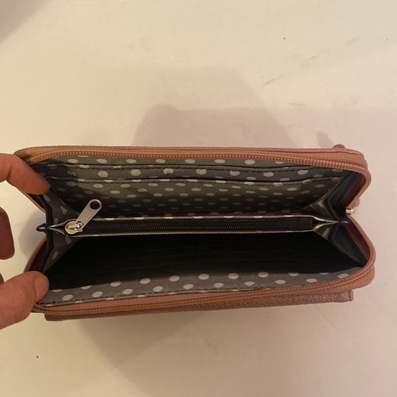 Kenneth Cole Reaction Pink Pebble Wallet - Picture 4 of 5